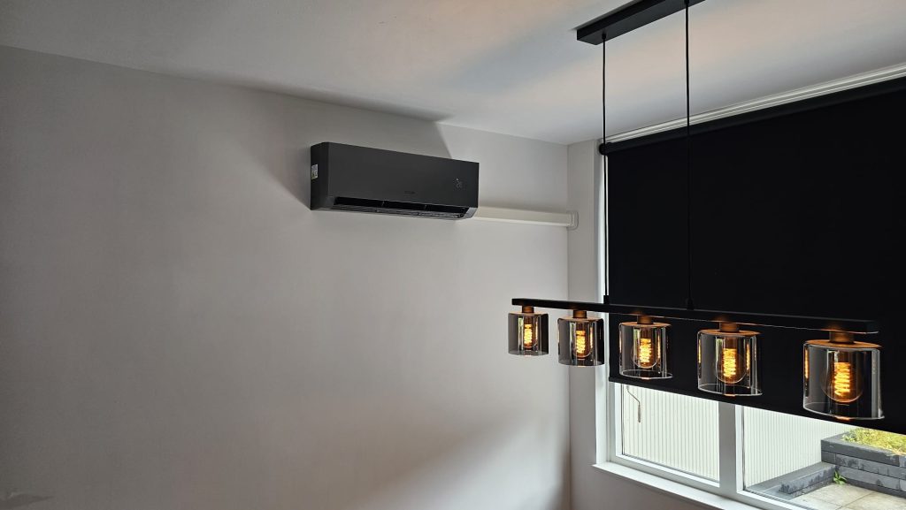 Tosot Clivia Black by Gree