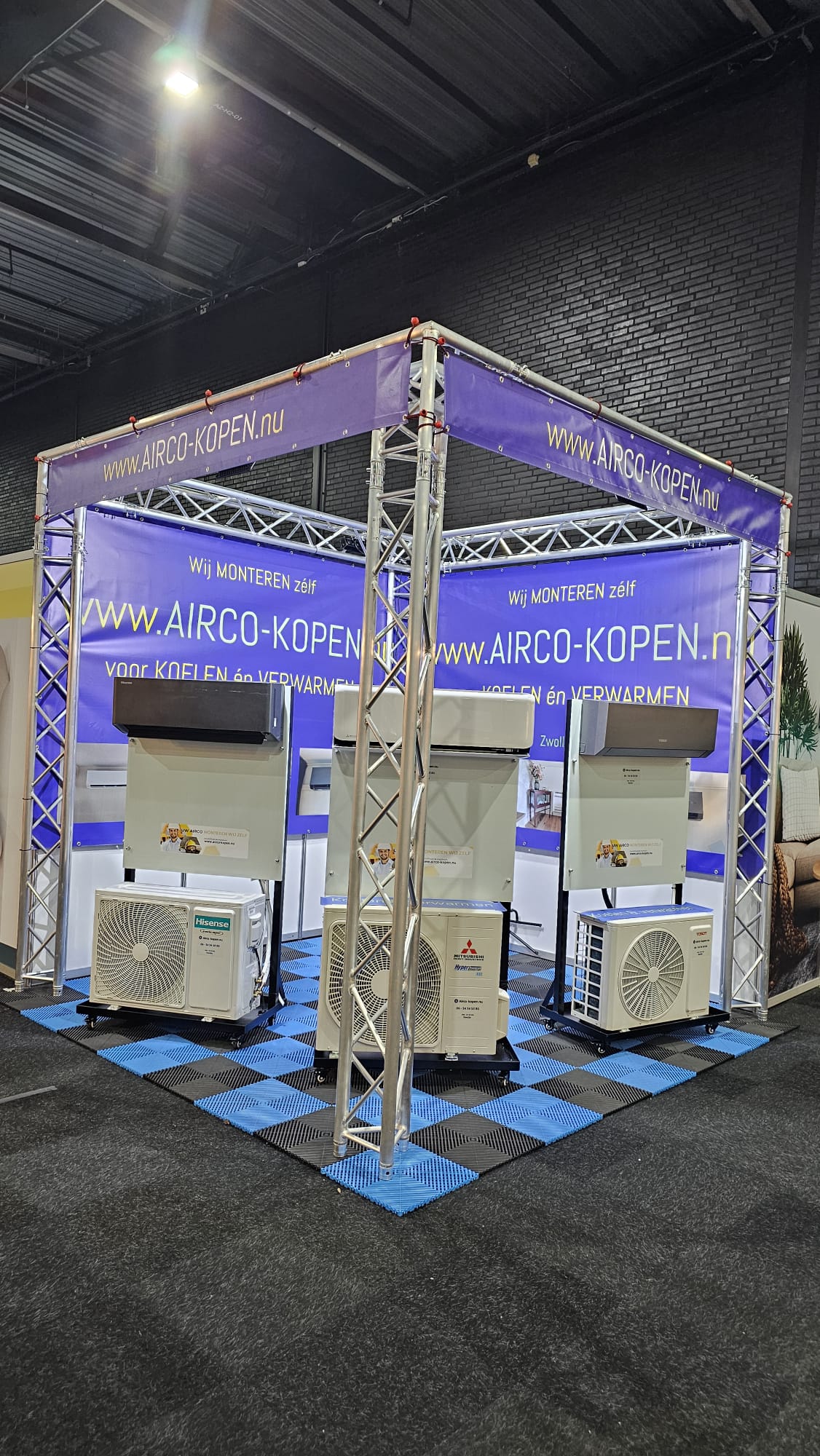 Stand van Airco-Kopen.nu op de Recreatie Vakbeurs Hardenberg met werkende airco-demo’s voor koelen en verwarmen