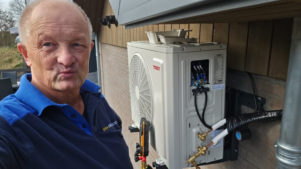 Installatiemoment: vacumeren/afpersen en inbedrijfstellen – onderdeel van een correcte montage.