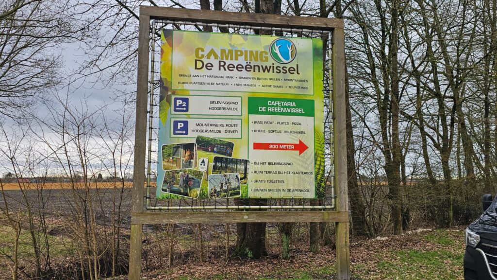 Camping De Reeënwissel Hoogersmilde – bord met routes en voorzieningen