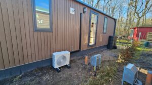 Airco Hoogersmilde | Tosot CLIVIA 2,5 kW in verhuurchalet | 4-seizoenen comfort met WiFi