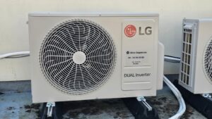 Airco Eelde | LG DualCool Deluxe 5 kW in woonkamer | (bij)verwarmen & koelen met strak weggewerkte leidingen