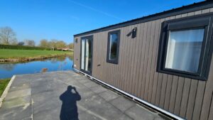 Airco Betuwe | 2 x Tosot Clivia White 2,5 kW in verhuur chalets op Camping de Vergarde
