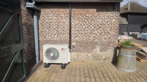 Airco Erichem | LG DUALCOOL DELUXE 7 kW gemonteerd in woonboerderij in aanbouw