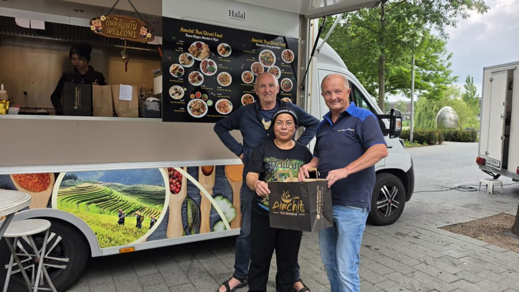 Aimchit Thai StreetFood en Airco-Kopen.nu samenwerking met bedrukte draagtassen in Zwolle Kampen en Dronten