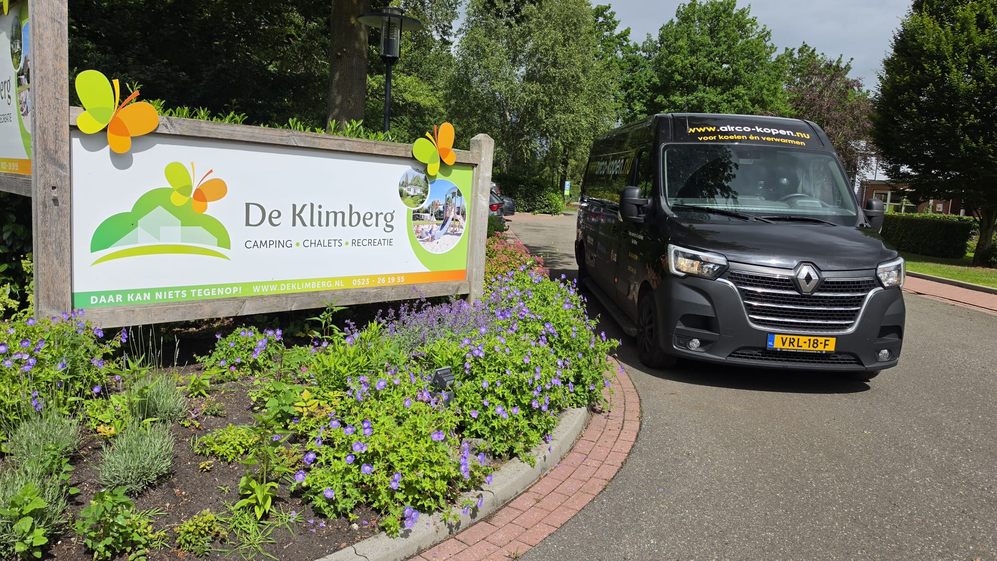 Airco-Kopen.nu servicebus bij Camping De Klimberg in Rheezerveen voor airco montage in chalet