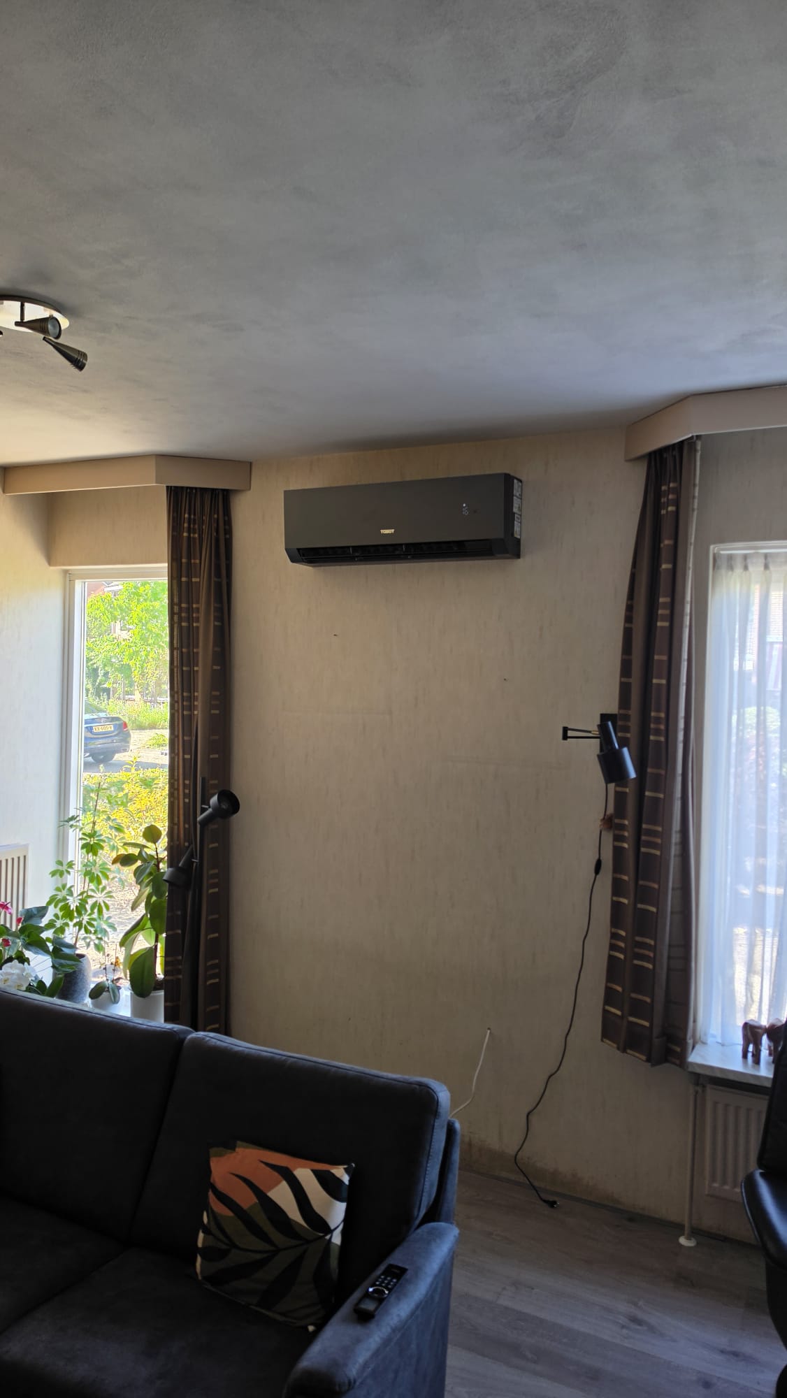 Tosot CLIVIA Black 5,3 kW airco in woonkamer in Ommen