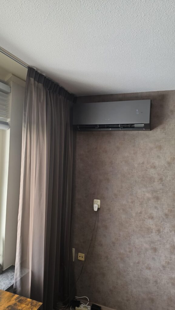 Tosot CLIVIA Black 3,5 kW airco in woonkamer in Zwijndrecht