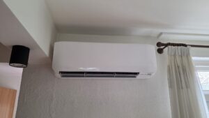 Airco Hasselt Overijssel | Mitsubishi Heavy Industries 5 kW in woonkamer | stil koelen en verwarmen