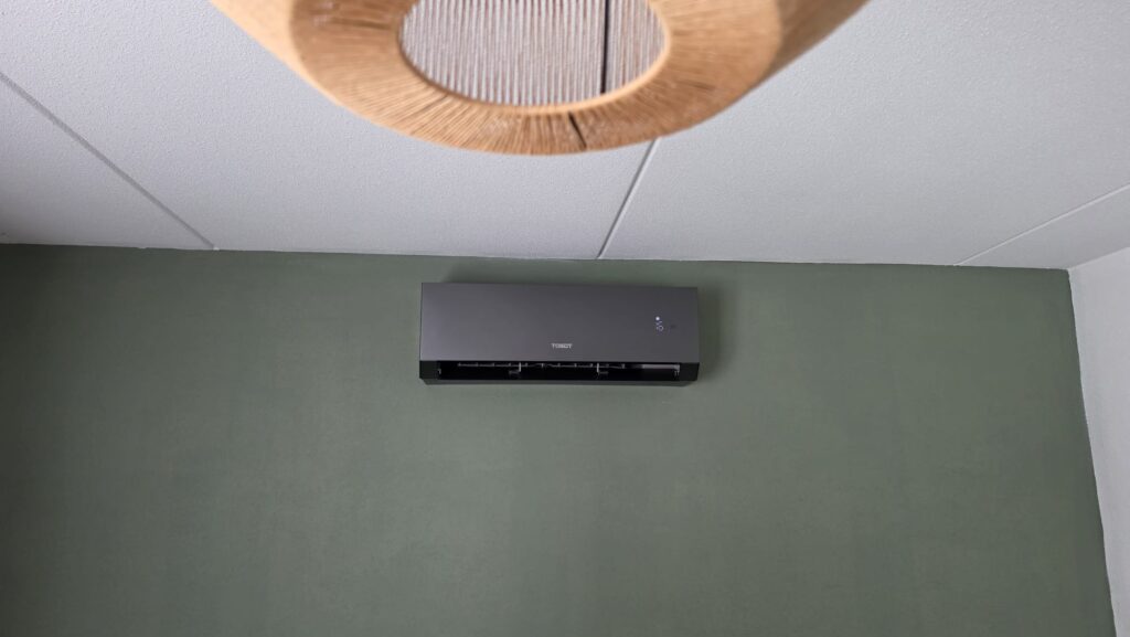 Tosot CLIVIA Black 2,5 kW airco in slaapkamer in Heerenveen