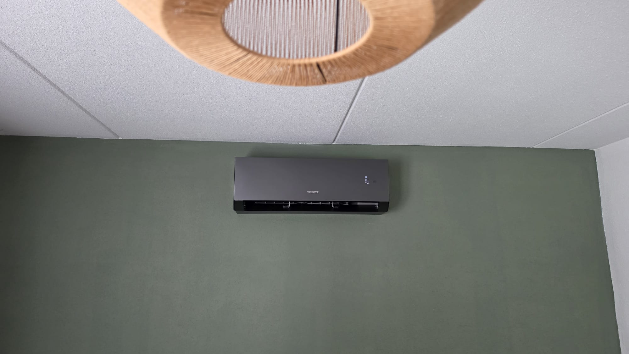 Tosot CLIVIA Black 2,5 kW airco in slaapkamer in Heerenveen